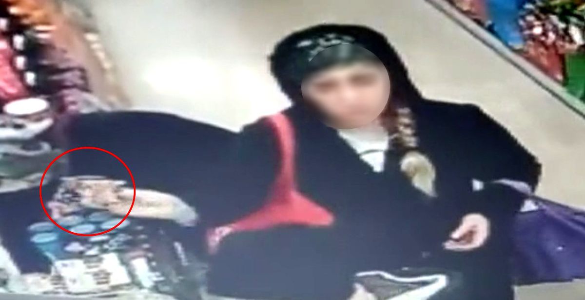 Cüzdanın sahibini arıyormuş gibi yapıp içinden çaldığı paralarla hesap ödedi