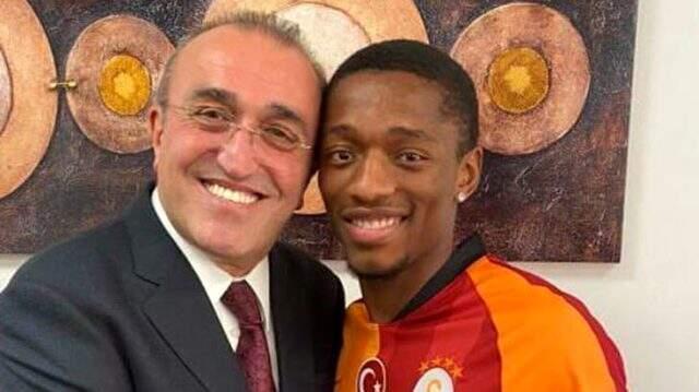 Galatasaray'ın yeni transferi Sekidika formayı girdi! İşte o kare