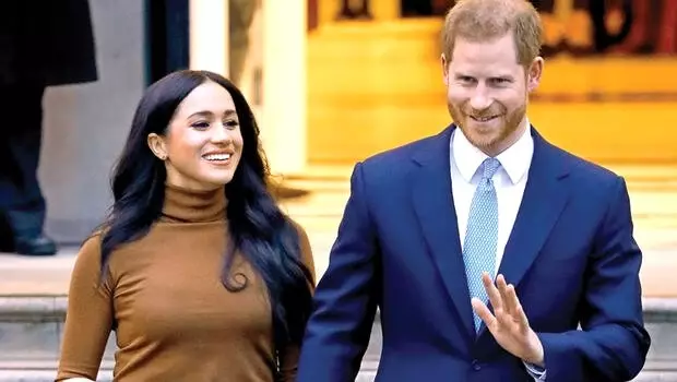 İngiltere şokta! Prens Harry ve ABD'li eşi Meghan Markle saraydan taşınıyor...