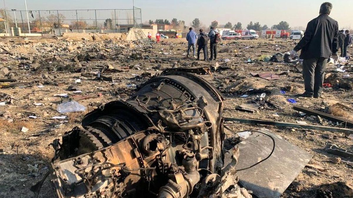 Ukrayna'ya ait Boeing 737 yolcu uçağı İran'da kalkış sonrası 'teknik sebeplerden' düştü