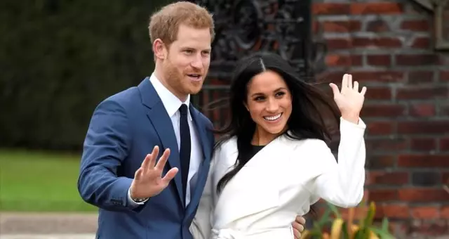Kraliyet ailesinden ayrıldıklarını duyuran Meghan Markle, açıklamadan önce evlilik yüzüğünü takmadı Kraliyet ailesinden ayrıldıklarını duyuran Meghan Markle, açıklamadan önce evlilik yüzüğünü takmadı