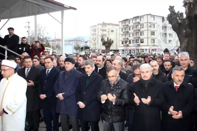 Rize Valisi Kemal Çeber'in acı günü Rize Valisi Kemal Çeber'in acı günü