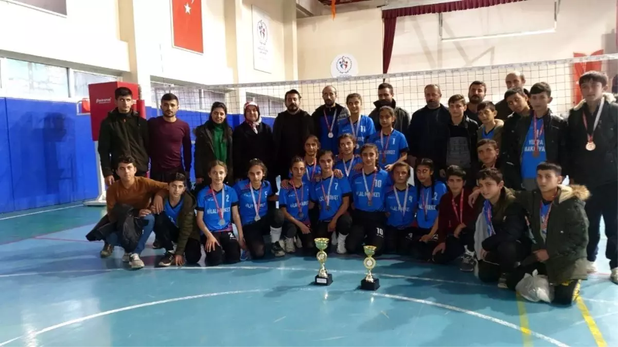 Şırnak'taki okullar arası müsabakalara Hilal Şeyhan Ortaokulu damga vurdu