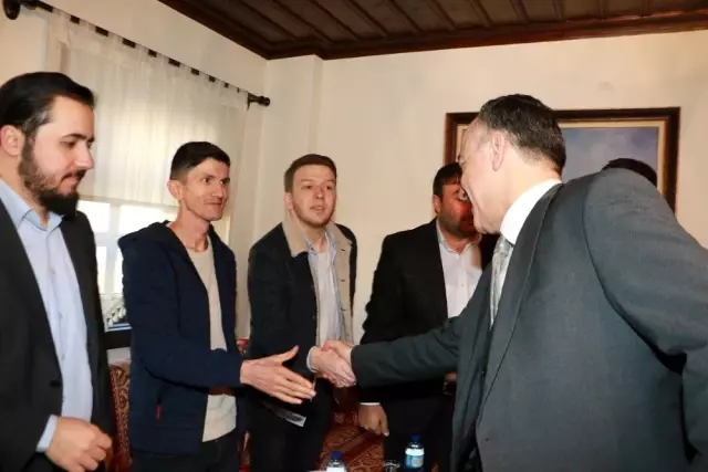 Başkan Saygılı, basın mensuplarıyla kahvaltıda buluştu Başkan Saygılı, basın mensuplarıyla kahvaltıda buluştu