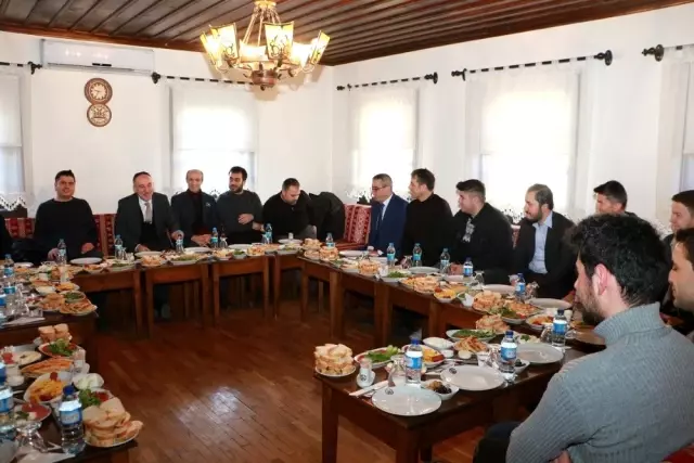 Başkan Saygılı, basın mensuplarıyla kahvaltıda buluştu Başkan Saygılı, basın mensuplarıyla kahvaltıda buluştu