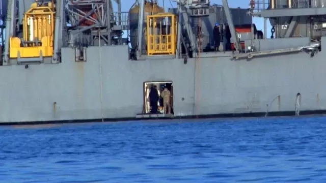 Batan teknede kaybolan 3 kişi çıkartılıyor