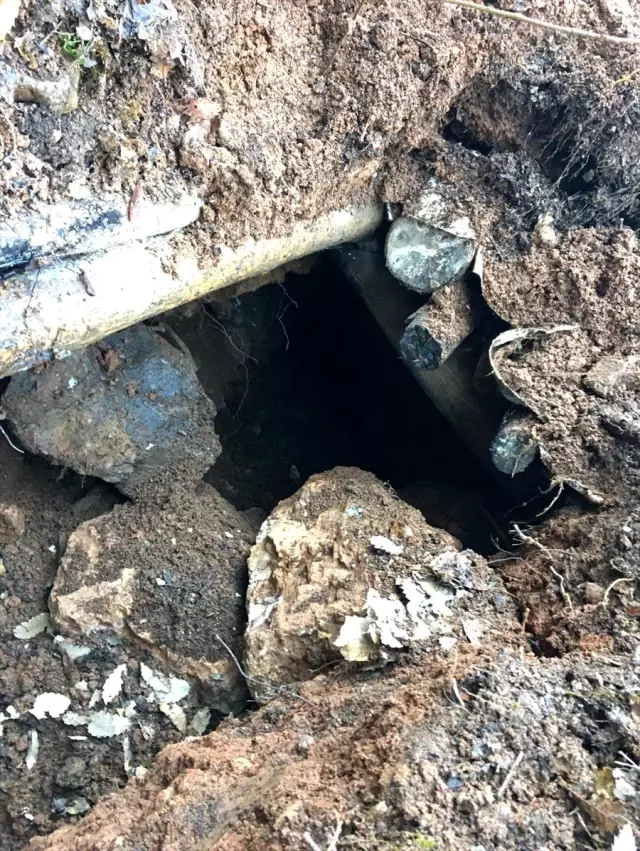 Bitlis'te PKK'lı teröristlerce araziye gizlenen yaşam malzemeleri bulundu