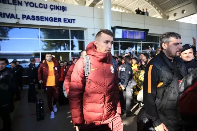 Galatasaray devre arası kampı için Antalya'ya geldi Galatasaray devre arası kampı için Antalya'ya geldi