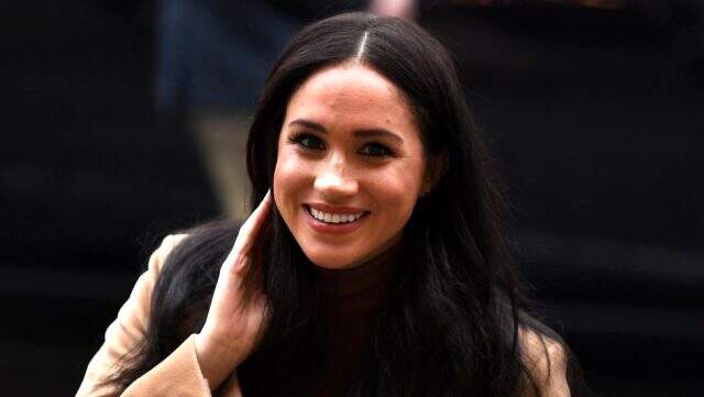 İngiltere Prensi Harry ile eşi Meghan Markle'ın heykelleri kaldırıldı