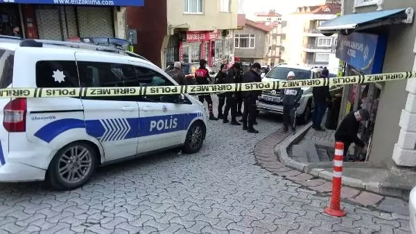 Kağıthane'de kavgada araya giren komşu kadın silah kabzasıyla yaralandı Kağıthane'de kavgada araya giren komşu kadın silah kabzasıyla yaralandı