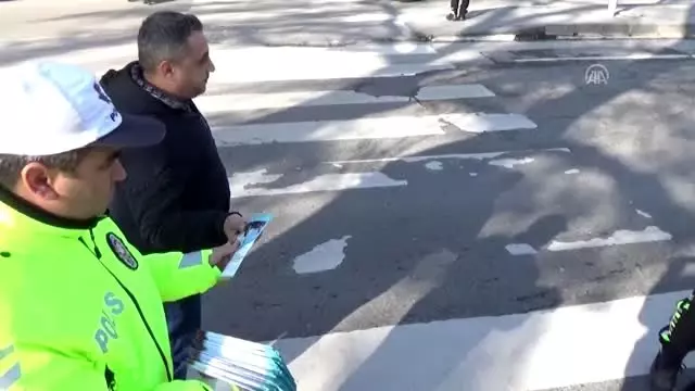 Kahramanmaraş'ta vatandaşlara trafik bilgilendirmesi