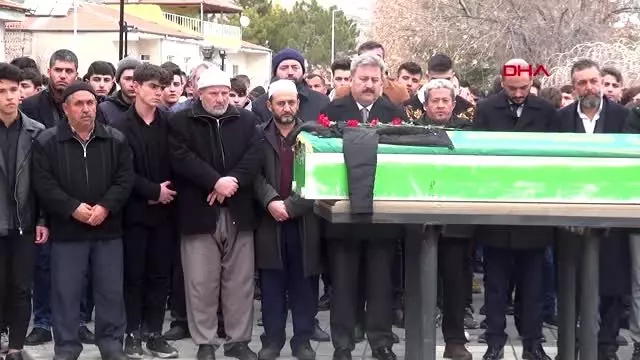 Kayseri 'yan bakma' kavgasında ölen liseli toprağa verildi Kayseri 'yan bakma' kavgasında ölen liseli toprağa verildi