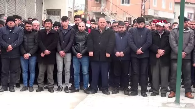 Kayseri 'yan bakma' kavgasında ölen liseli toprağa verildi Kayseri 'yan bakma' kavgasında ölen liseli toprağa verildi