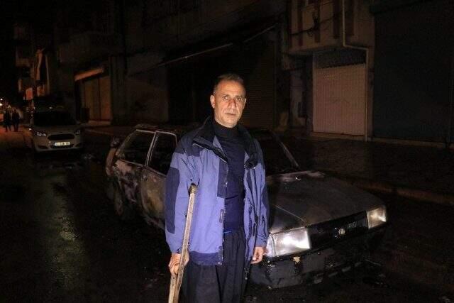 Kendisini babasına şikayet eden komşusunun arabasını kundakladı