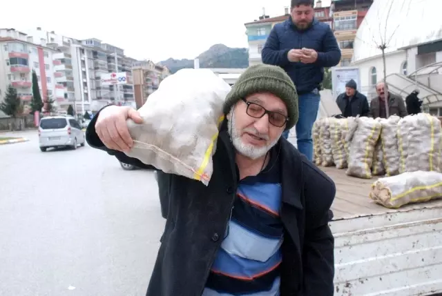 Patatesin kilosu 7 liradan 70 kuruşa düştü! 15 kiloluk çuval 10 liradan satılıyor Patatesin kilosu 7 liradan 70 kuruşa düştü! 15 kiloluk çuval 10 liradan satılıyor