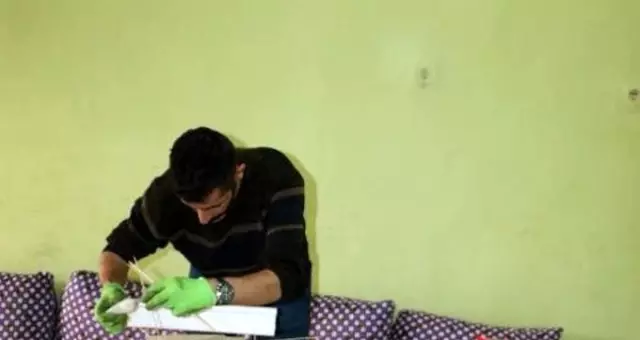 Kızı için bu kez kırık elbise dolabından tekne yaptı Kızı için bu kez kırık elbise dolabından tekne yaptı