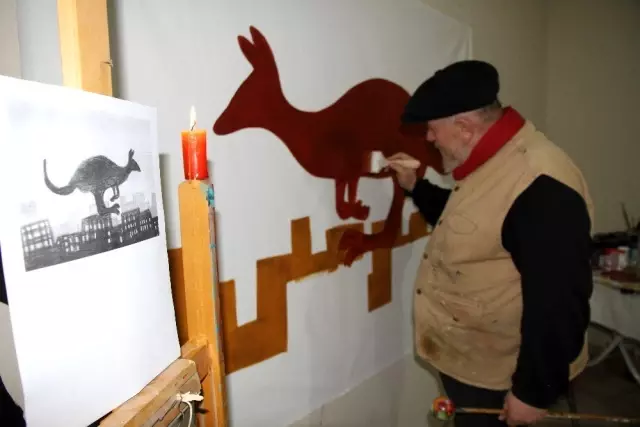 Mardinli ressam Avustralya'daki yangını tuvaline işledi Mardinli ressam Avustralya'daki yangını tuvaline işledi