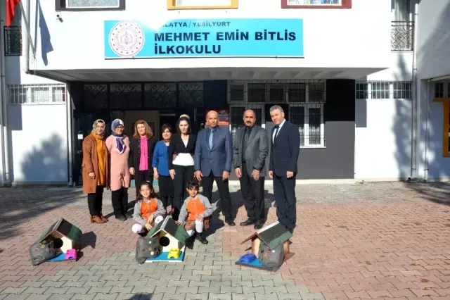 Minik öğrencilerin Kedi sevgisi