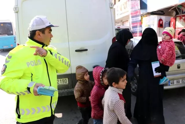 Polisten Suriyelilere trafik eğitimi