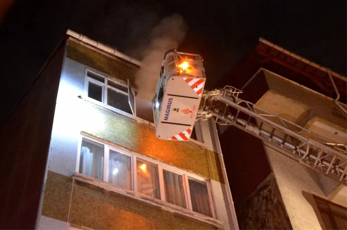 Şişli�de bir kadın sattığı evi ateşe verip kaçtı Haberler