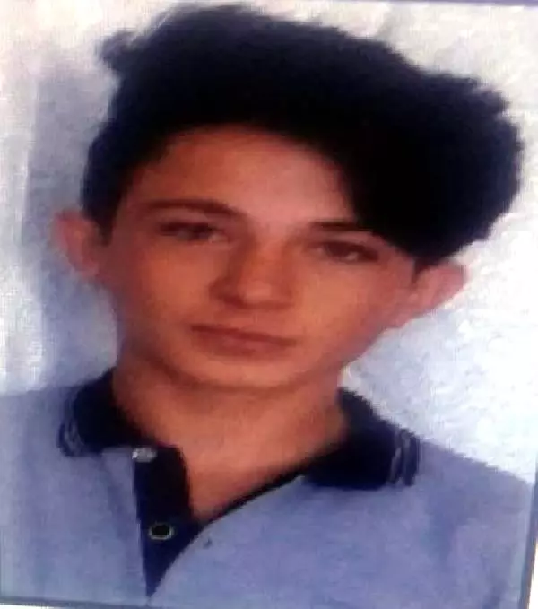 'Yan bakma' kavgasında ölen liseli toprağa verildi 'Yan bakma' kavgasında ölen liseli toprağa verildi