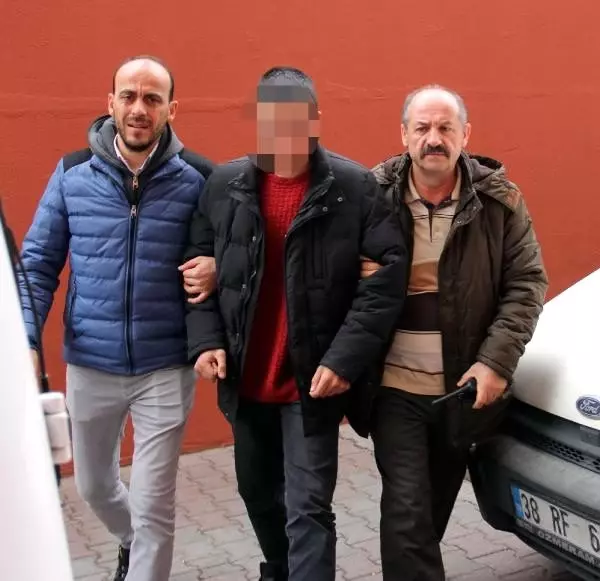 'Yan bakma' kavgasında ölen liseli toprağa verildi 'Yan bakma' kavgasında ölen liseli toprağa verildi