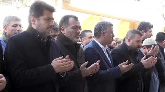 Apartmandan düşerek hayatını kaybeden Mina bebek toprağa verildi - KAHRAMANMARAŞ Apartmandan düşerek hayatını kaybeden Mina bebek toprağa verildi - KAHRAMANMARAŞ