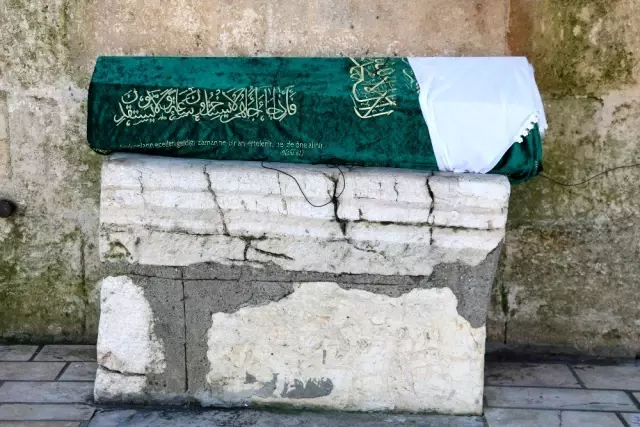 Apartmanın 8'inci katından düşen bebek, son yolculuğuna uğurlandı
