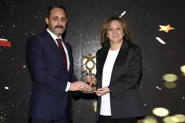 AYGAD'ın düzenlediği Altın İmza Ödülleri nde AA'ya ödül