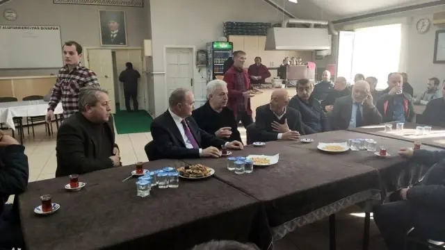 Başkan Özlü'den kamyoncu esnafına ziyaret Başkan Özlü'den kamyoncu esnafına ziyaret