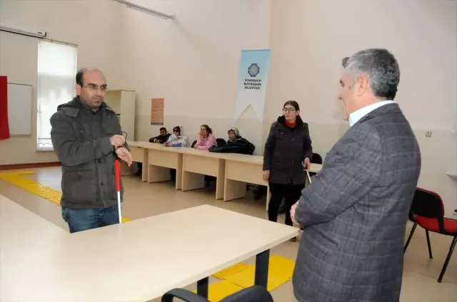 Beyaz baston eğitimiyle güvenle hareket edecekler