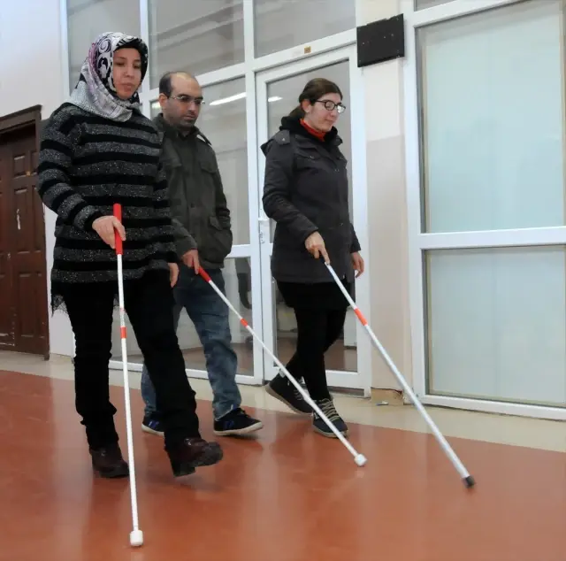 Beyaz baston eğitimiyle güvenle hareket edecekler