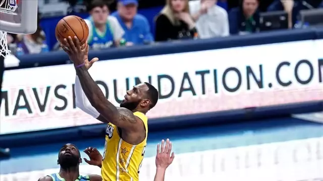 Lakers, LeBron James'in tarihe geçtiği maçta Dallas Mavericks'i 129-114 yendi Lakers, LeBron James'in tarihe geçtiği maçta Dallas Mavericks'i 129-114 yendi