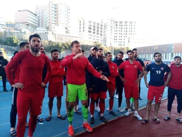 Zonguldak Kömürsporlu futbolcular formalarını sahaya bıraktı