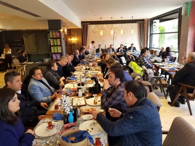 AK Partili Ünal: '10 yıllık basın emekçisiyle 10 günlük sosyal medya paylaşımcısı aynı kefeye... AK Partili Ünal: '10 yıllık basın emekçisiyle 10 günlük sosyal medya paylaşımcısı aynı kefeye...