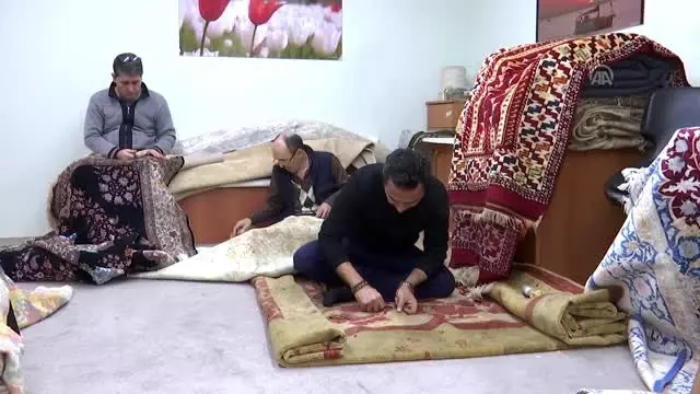 Antika halıları ilmek ilmek yeniden dokuyor Antika halıları ilmek ilmek yeniden dokuyor