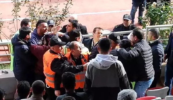 Asbaşkan gazeteciye saldırdı, sonra