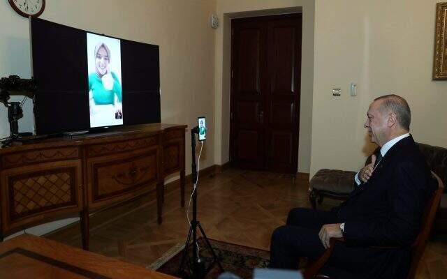 Cumhurbaşkanı Erdoğan, Kim Milyoner Olmak İster'e damga vuran Ümmü Gülsüm Genç ile görüştü