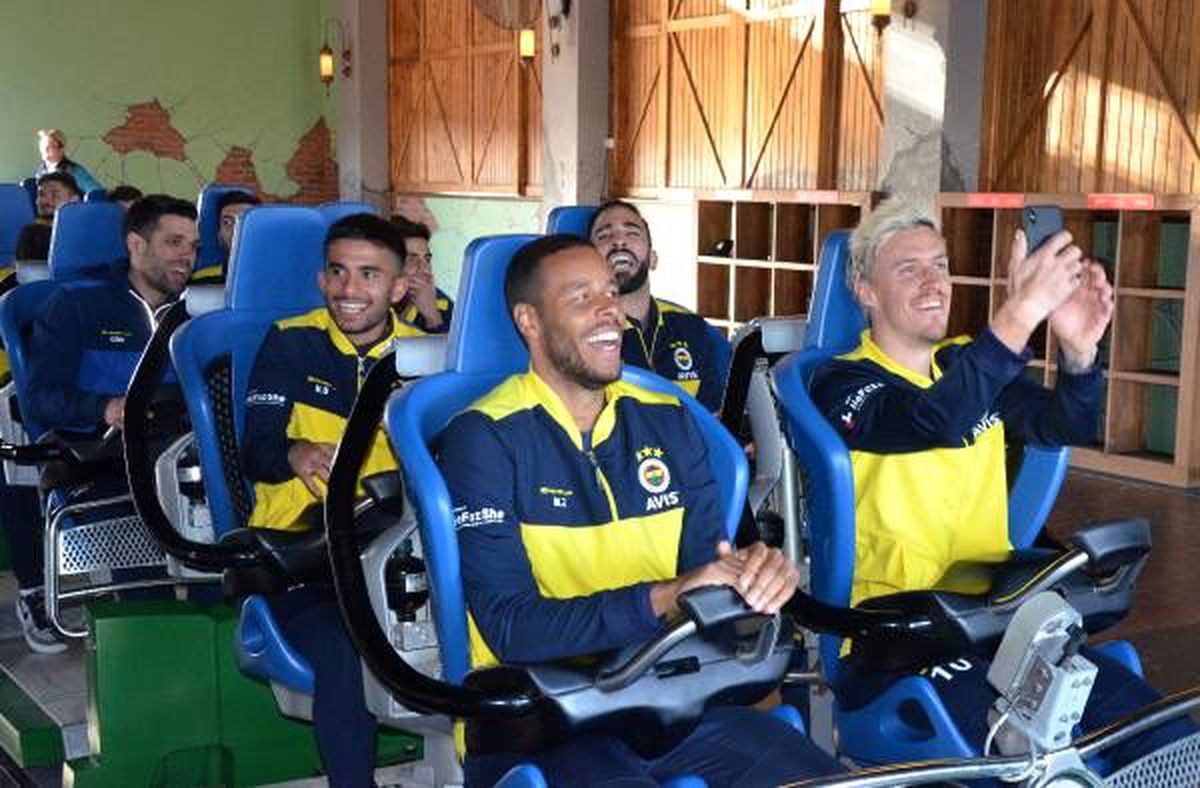 Fenerbahçeli futbolcular, eğlence merkezinde stres attı