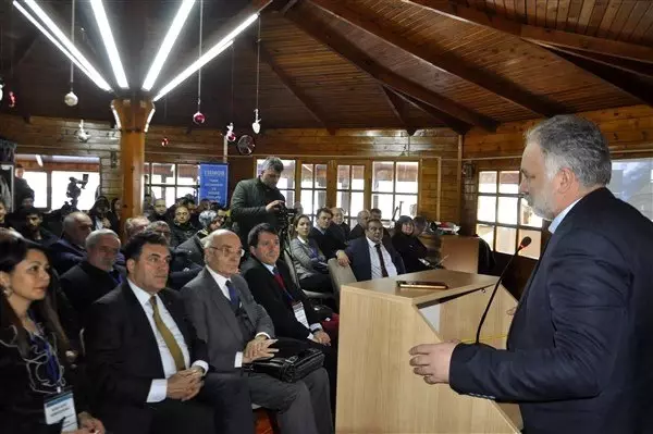 Kars'ta 'Yerel Yönetimler, Demokrasi ve Kentleşme Politikaları' Sempozyumu Kars'ta 'Yerel Yönetimler, Demokrasi ve Kentleşme Politikaları' Sempozyumu