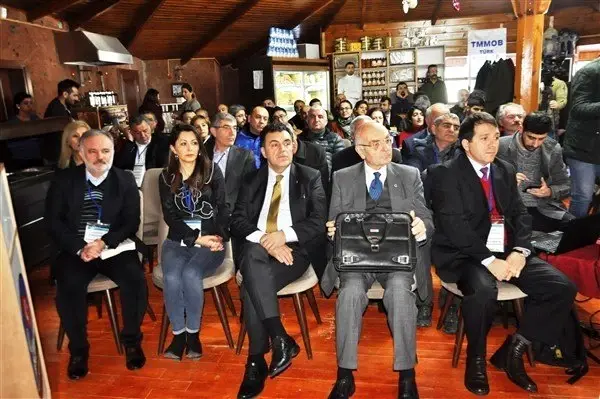 Kars'ta 'Yerel Yönetimler, Demokrasi ve Kentleşme Politikaları' Sempozyumu Kars'ta 'Yerel Yönetimler, Demokrasi ve Kentleşme Politikaları' Sempozyumu