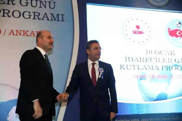 Kaymakam Pamuk'a 'üstün hizmet' ödülü Kaymakam Pamuk'a 'üstün hizmet' ödülü