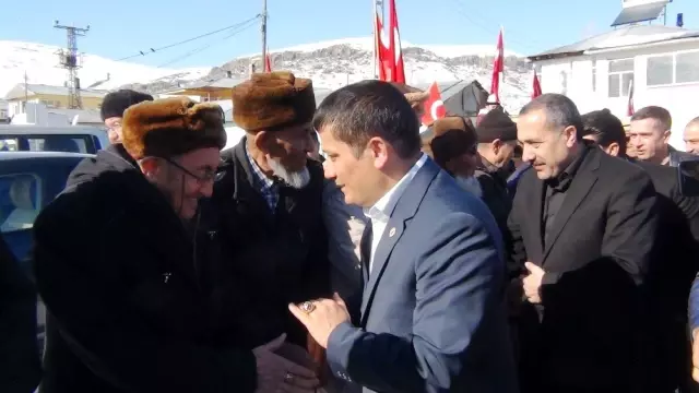 Kaymakam ve milletvekiline atlı karşılama Kaymakam ve milletvekiline atlı karşılama