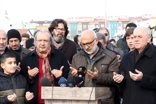 Konya'da temin edilen 19 tır gıda yardımı, İdlib'e gönderildi