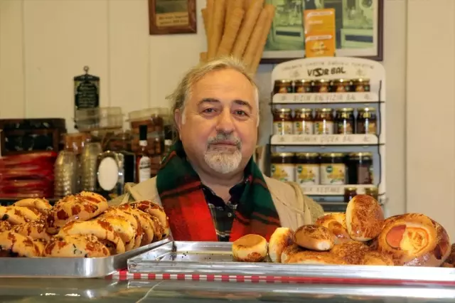 Pastaneden öğrenciler için 'askıda çay ve poğaça' uygulaması