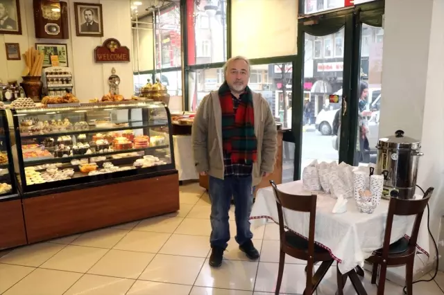 Pastaneden öğrenciler için 'askıda çay ve poğaça' uygulaması