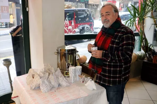 Pastaneden öğrenciler için 'askıda çay ve poğaça' uygulaması