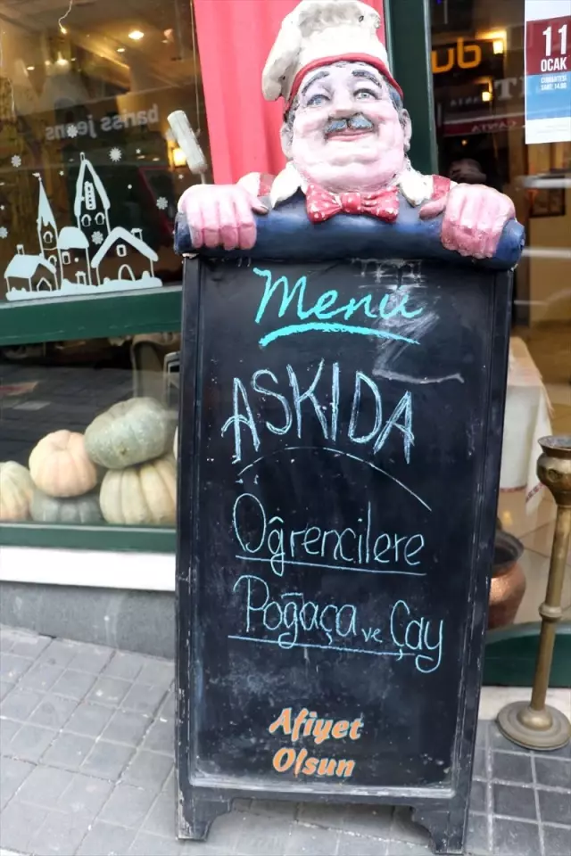 Pastaneden öğrenciler için 'askıda çay ve poğaça' uygulaması