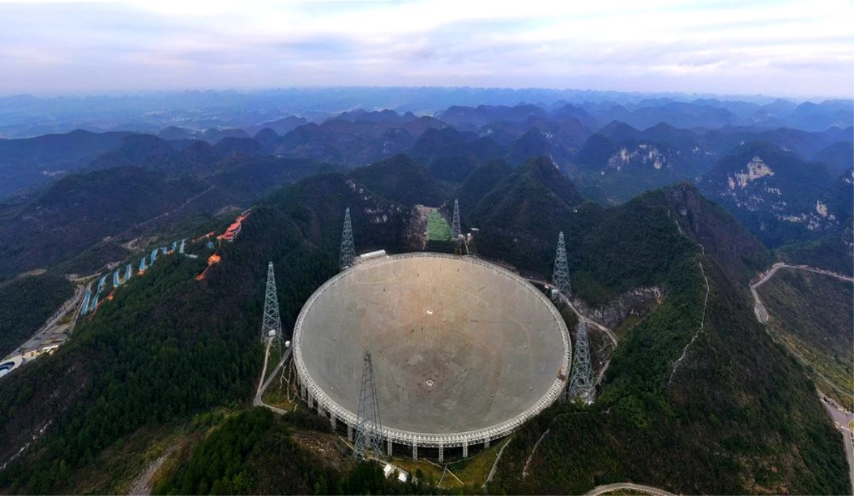 Çin'de yapımı 2016 yılında tamamlanarak test çalışmalarını sürdüren 500 metrelik Diyafram Küresel Radyo Teleskobunun (FAST) resmen faaliyete başladığı duyuruldu. ile ilgili görsel sonucu