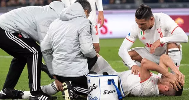 Futbol dünyasından Merih'e geçmiş olsun dilekleri!